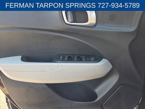 Used 2024 Hyundai Venue SEL image 23