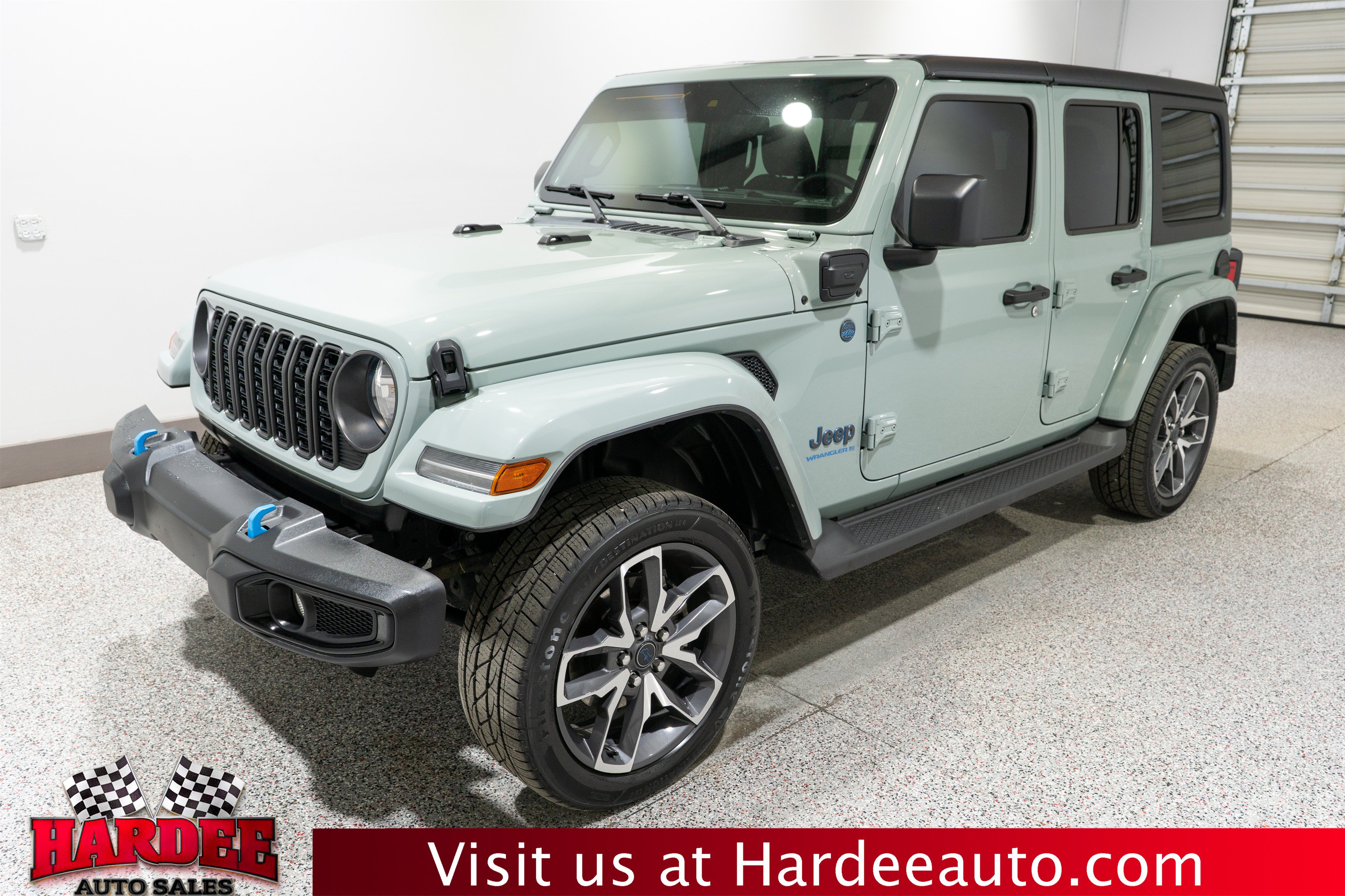 Used 2024 Jeep Wrangler Unlimited w/ Convenience Group AWD/4WD image 2