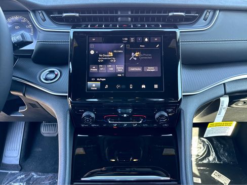 New 2025 Jeep Grand Cherokee L Laredo image 18