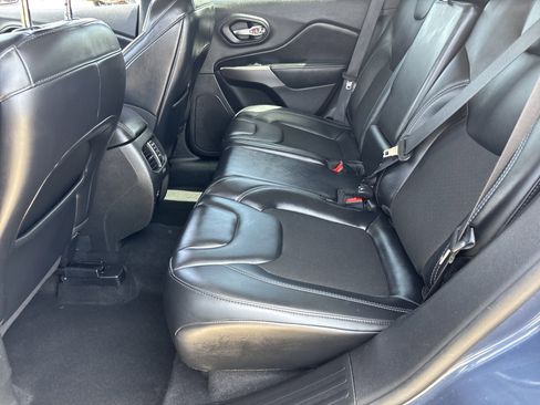 Used 2021 Jeep Cherokee Latitude Plus AWD/4WD image 16
