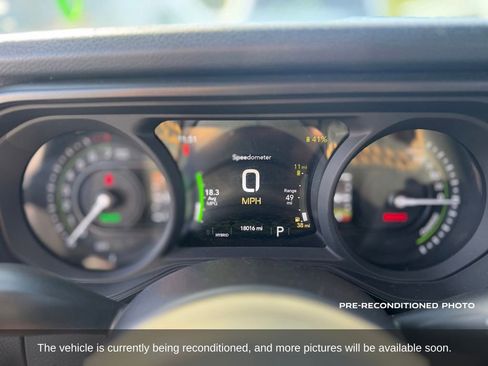 Used 2024 Jeep Wrangler Unlimited AWD/4WD image 16