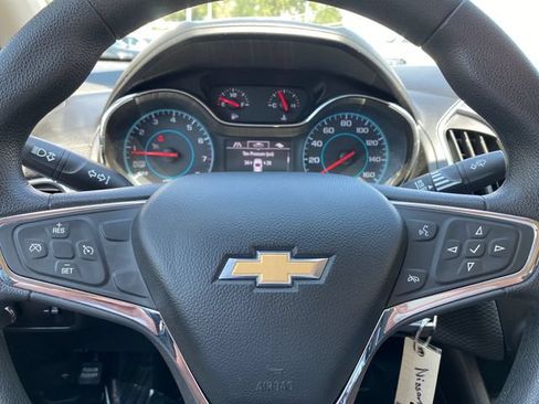 Used 2017 Chevrolet Cruze LT FWD image 14