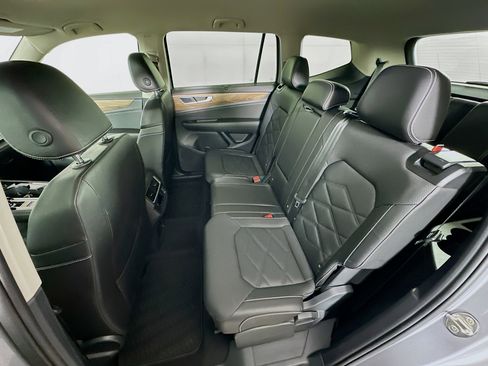 Used 2025 Volkswagen Atlas SE image 27