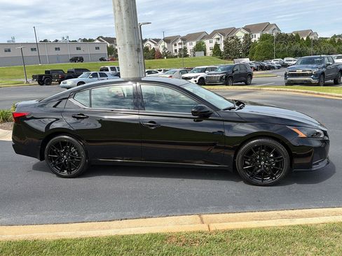 New 2026 Nissan Altima 2.5 SR w/ SR Midnight Edition Package FWD image 7