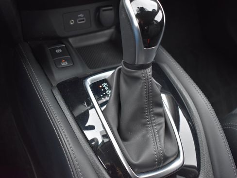 Used 2019 Nissan Rogue SL w/ Premium Package image 11