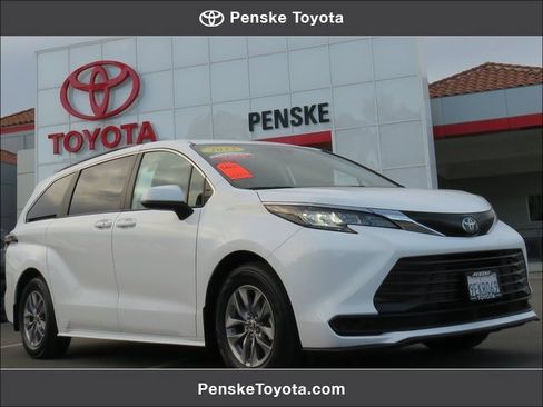 Certified 2023 Toyota Sienna LE image 1