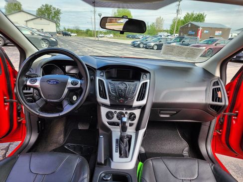 Used 2014 Ford Focus SE w/ Equipment Group 201A FWD image 17