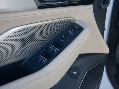 Used 2023 Acura MDX SH-AWD image 16