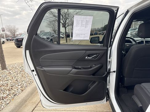 Used 2023 Chevrolet Traverse LT w/ Rear Camera Mirror Package image 12