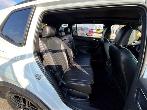 Used 2022 Volkswagen Tiguan SE R-Line image 16