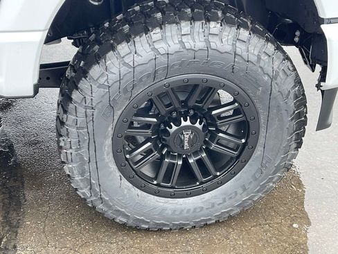 New 2026 Ford F250 Lariat w/ Black Appearance Package image 28