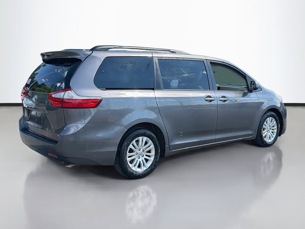 Used 2016 Toyota Sienna XLE FWD image 5
