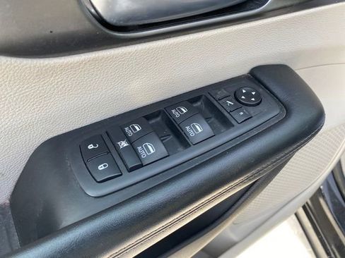 Used 2019 Chrysler Pacifica Limited image 19