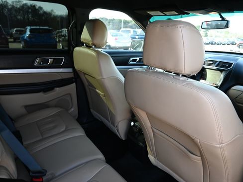 Used 2017 Ford Explorer XLT w/ Equipment Group 202A image 19