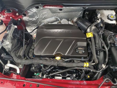 Used 2025 Chevrolet Trax LT w/ LT Convenience Package FWD image 9
