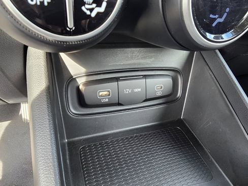 Used 2025 Hyundai Venue SEL image 20