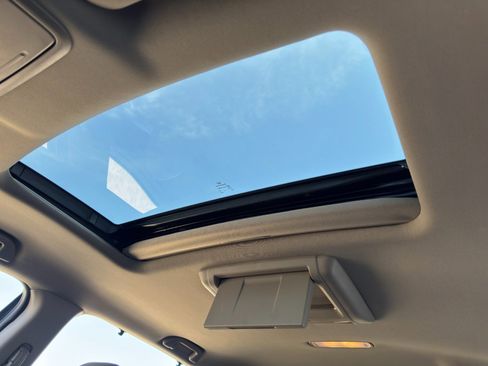 Used 2016 Honda Pilot Touring image 11