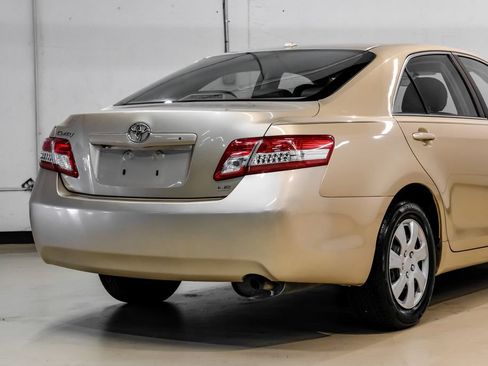 Used 2011 Toyota Camry LE w/ Fleet Convenience Pkg FWD image 11