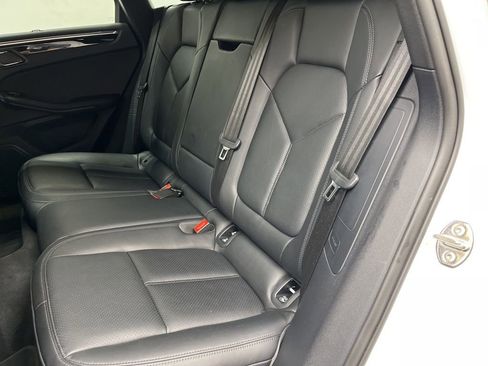 Used 2025 Porsche Macan AWD/4WD image 21