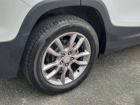Used 2024 GMC Terrain SLT AWD/4WD image 7
