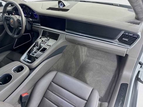 Used 2022 Porsche Panamera GTS image 31