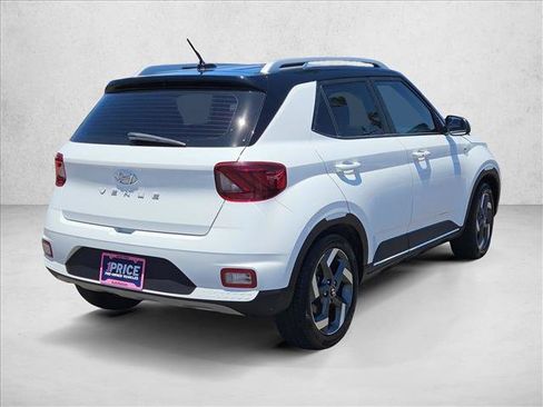 Used 2024 Hyundai Venue Limited FWD image 5