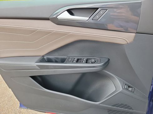 Used 2024 Volkswagen Taos SEL image 20