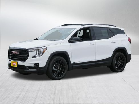 Used 2023 GMC Terrain SLT w/ Infotainment Package II AWD/4WD image 3