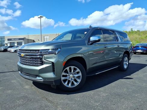 Used 2023 Chevrolet Suburban Premier RWD image 3