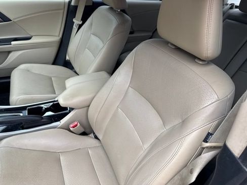 Used 2016 Honda Accord Touring image 3