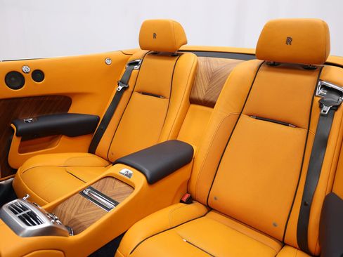 Used 2016 Rolls-Royce Dawn Convertible 2D image 3