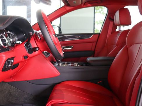 Used 2019 Bentley Bentayga image 8
