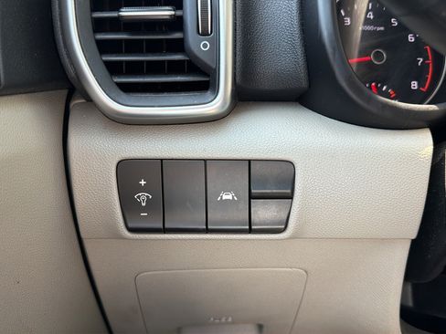 Used 2020 Kia Sportage LX AWD/4WD image 20