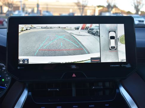 Used 2021 Toyota Venza Limited image 29