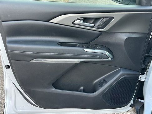 Used 2026 Chevrolet Traverse LT image 13