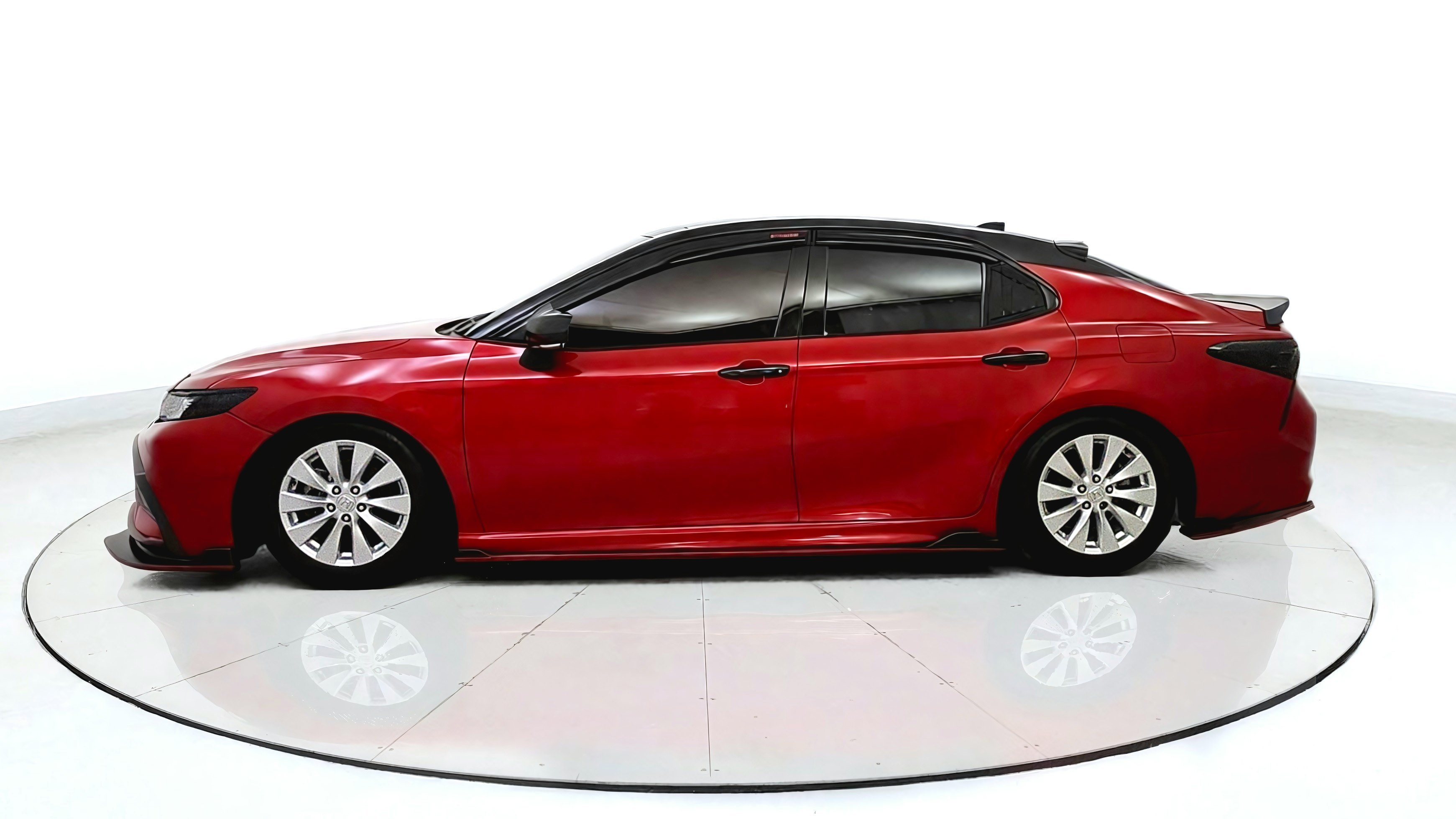 Used 2022 Toyota Camry XSE w/ Navigation Package FWD image 4