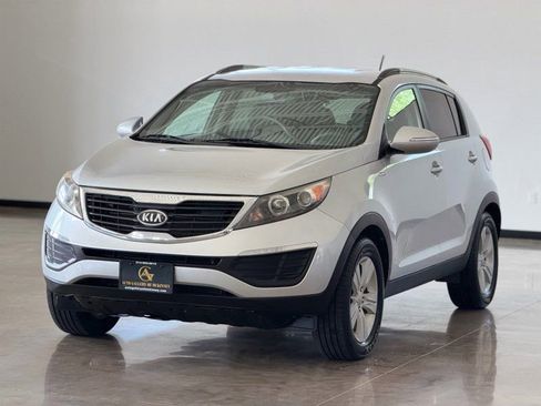 Used 2011 Kia Sportage LX w/ Convenience Pkg AWD/4WD image 3