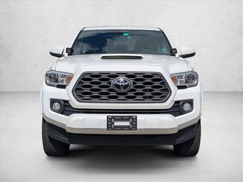 Used 2022 Toyota Tacoma TRD Sport w/ Technology Package image 2