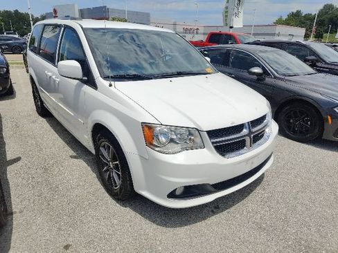 Used 2016 Dodge Grand Caravan SXT FWD image 9