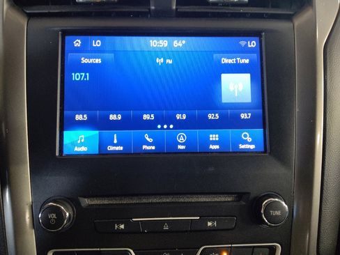 Used 2018 Ford Fusion SE w/ Fusion SE Technology Package FWD image 25
