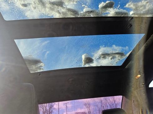 Used 2018 Chrysler 300 S w/ 300S Premium Group image 9