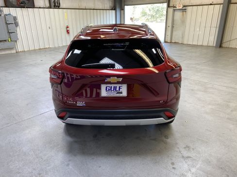 Used 2025 Chevrolet Trax LT w/ LT Convenience Package image 7