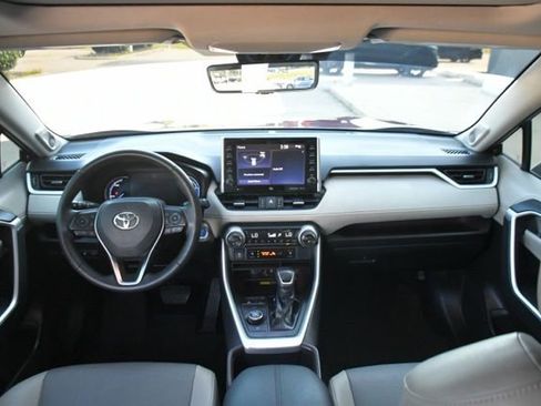 Used 2022 Toyota RAV4 Limited AWD/4WD image 10