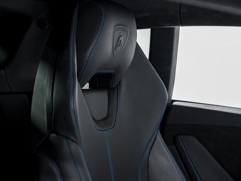 Used 2022 Lamborghini Huracan EVO RWD image 34