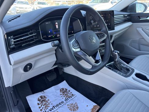 Certified 2025 Volkswagen Jetta S image 17