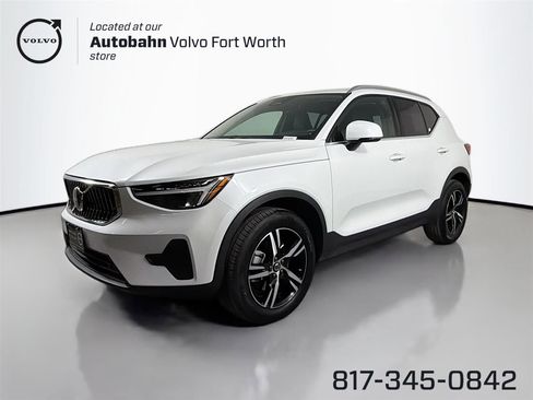 Certified 2025 Volvo XC40 B5 Core image 1