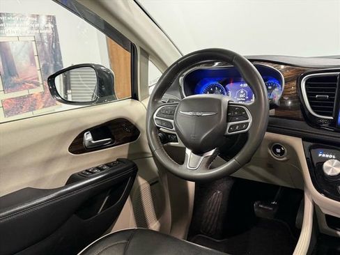 Used 2022 Chrysler Pacifica Limited image 14