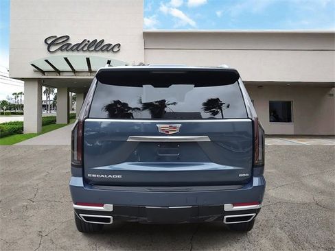 Certified 2026 Cadillac Escalade Platinum Luxury image 4