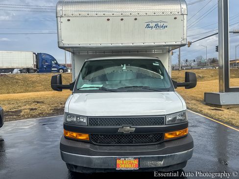 Used 2018 Chevrolet Express 3500 w/ Power Convenience Package image 3