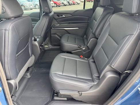New 2026 Chevrolet Traverse LT w/ Driver Confidence Package AWD/4WD image 5
